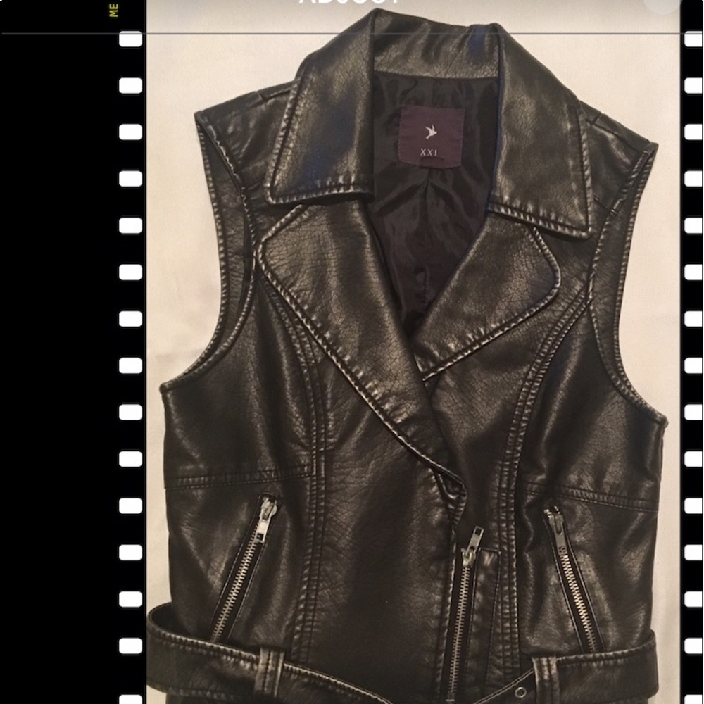 FOREVER 21 BLACK FAUX LEATHER VEST SZ SMALL/PETITE